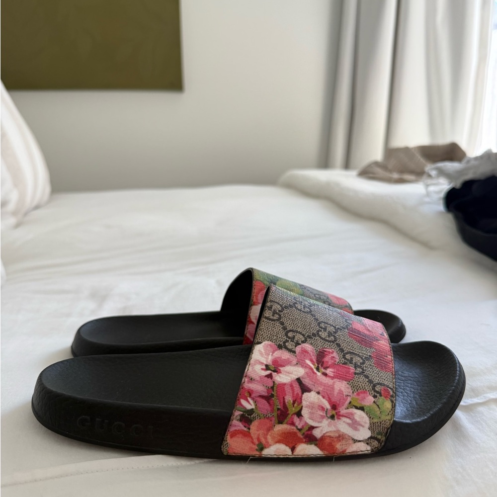 Gucci Black Sandals with Pink Floral Design